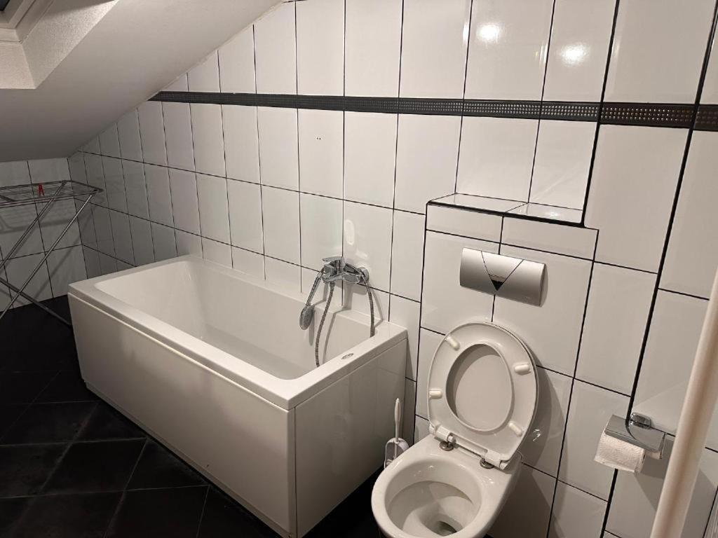 Rooms Near The Airport SJJ Extérieur photo
