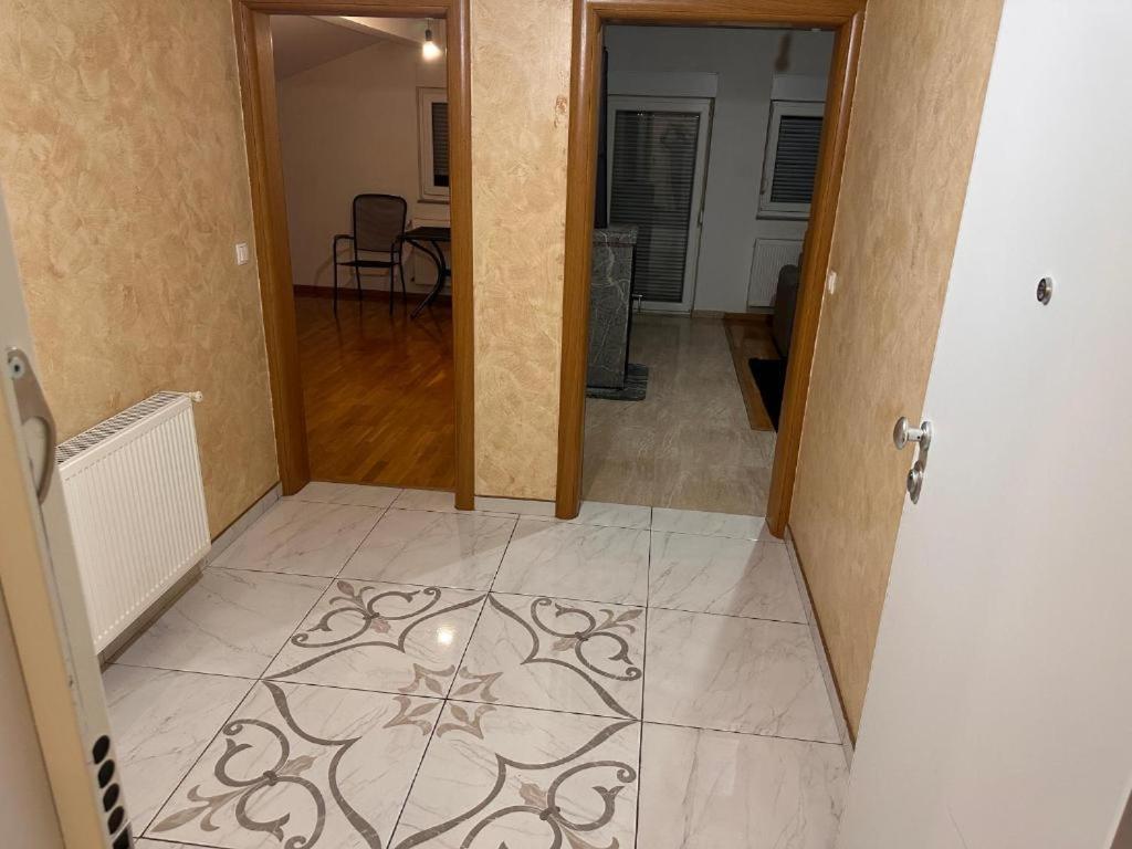 Rooms Near The Airport SJJ Extérieur photo