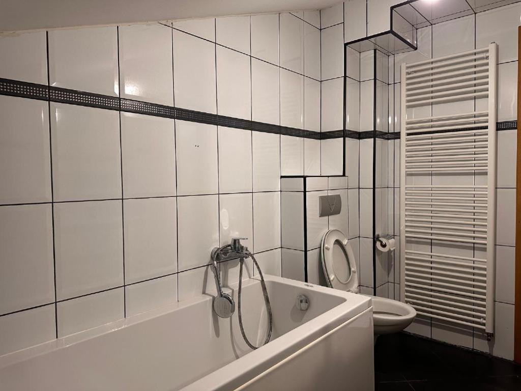 Rooms Near The Airport SJJ Extérieur photo